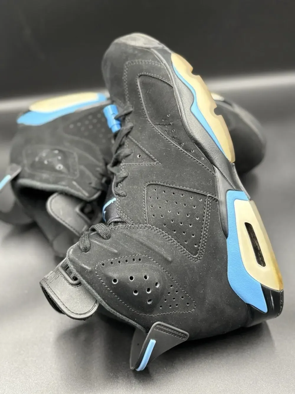 384664-006 Jordan 6 Unc Tar Heels Size 10(384664-006)